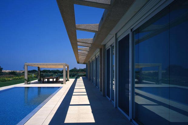 Caesarea Villa by Gottesman Szmelcman Architecture pool
