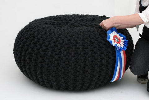 Handknitted poufs and rugs by Christien Meindertsma 4
