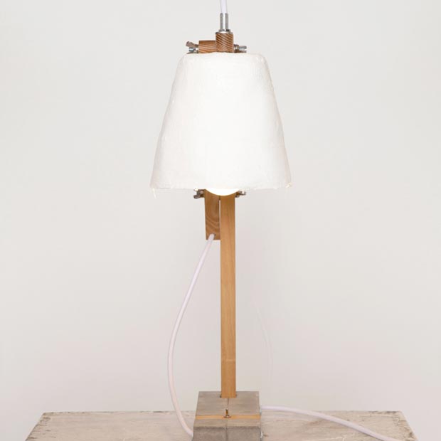 Remiz desk lamp by Sara Kele white cable front