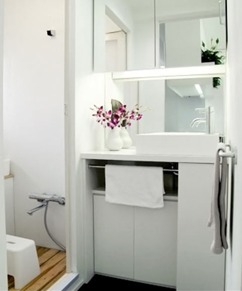 White Bathroom Bakoko Design Matsudo Mansion
